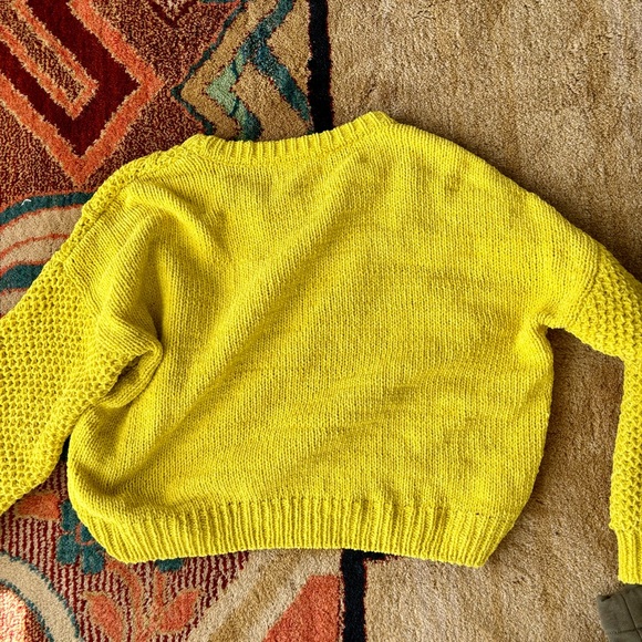 Chartreuse sweater - Picture 2 of 3
